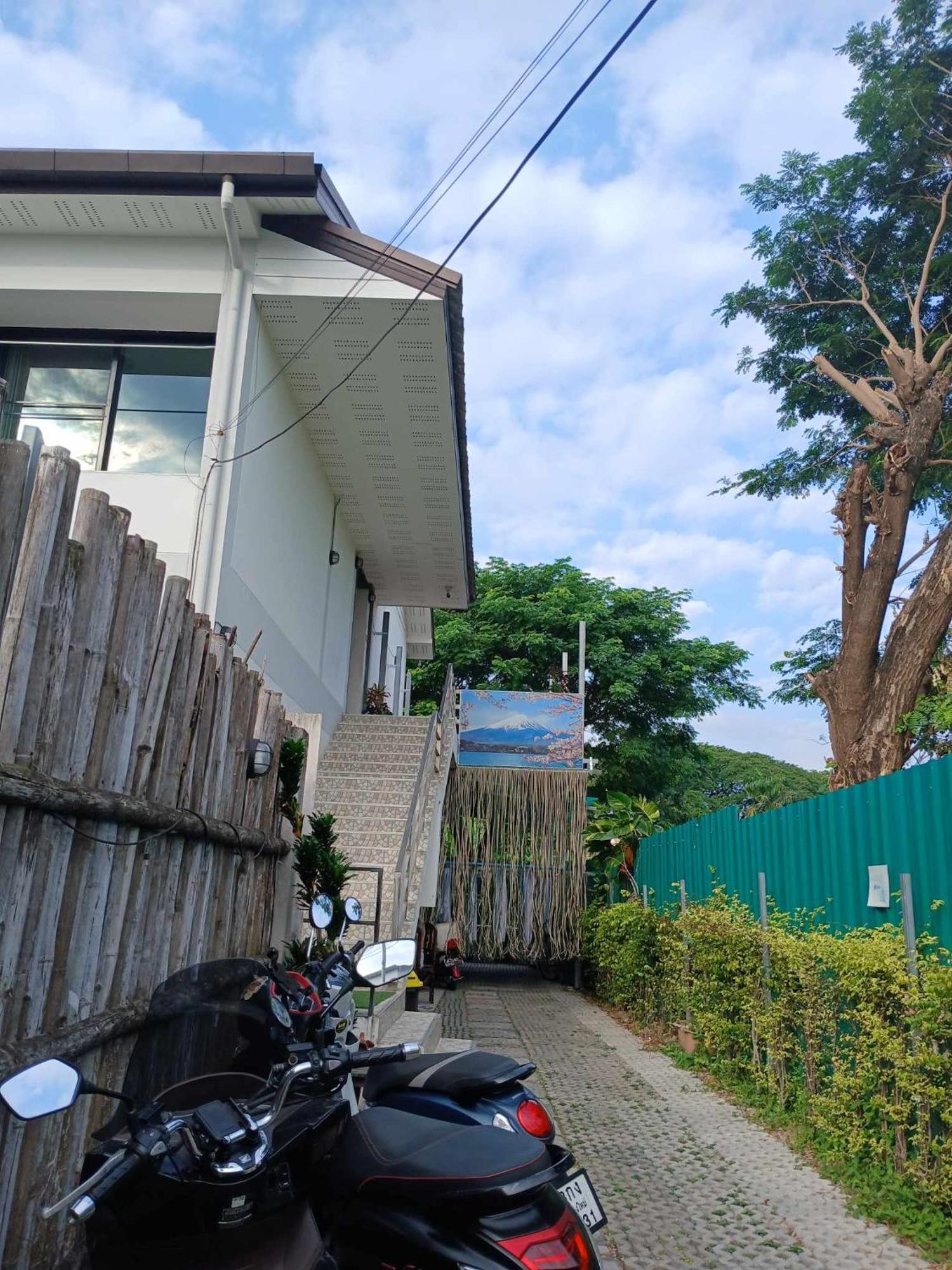 Хостел Sakura House Чиангмай Экстерьер фото