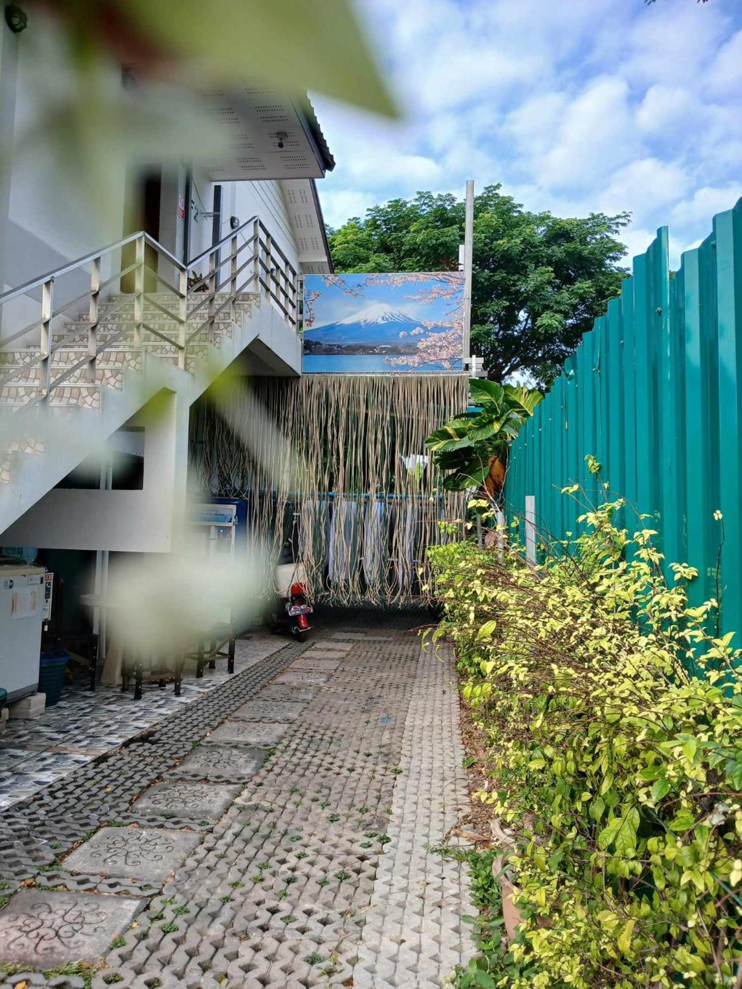 Хостел Sakura House Чиангмай Экстерьер фото